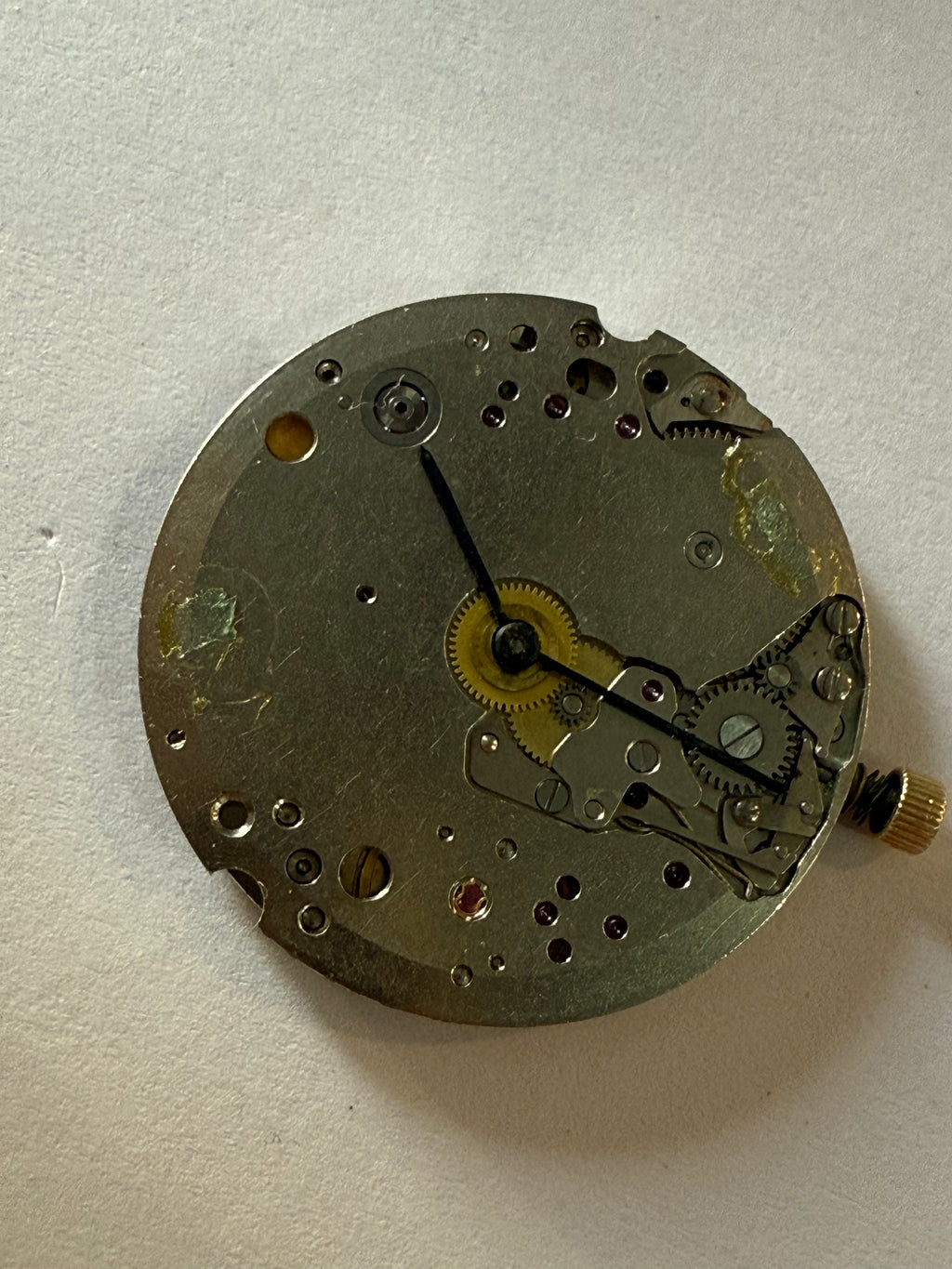 Universal Genève Microtor – Cal. 66.Runs perfect • Fully serviced • 25 jewels • Swiss Made Original 18k UG crown • Original hands • Micro-rotor automaticAll parts authentic • Excellent condition