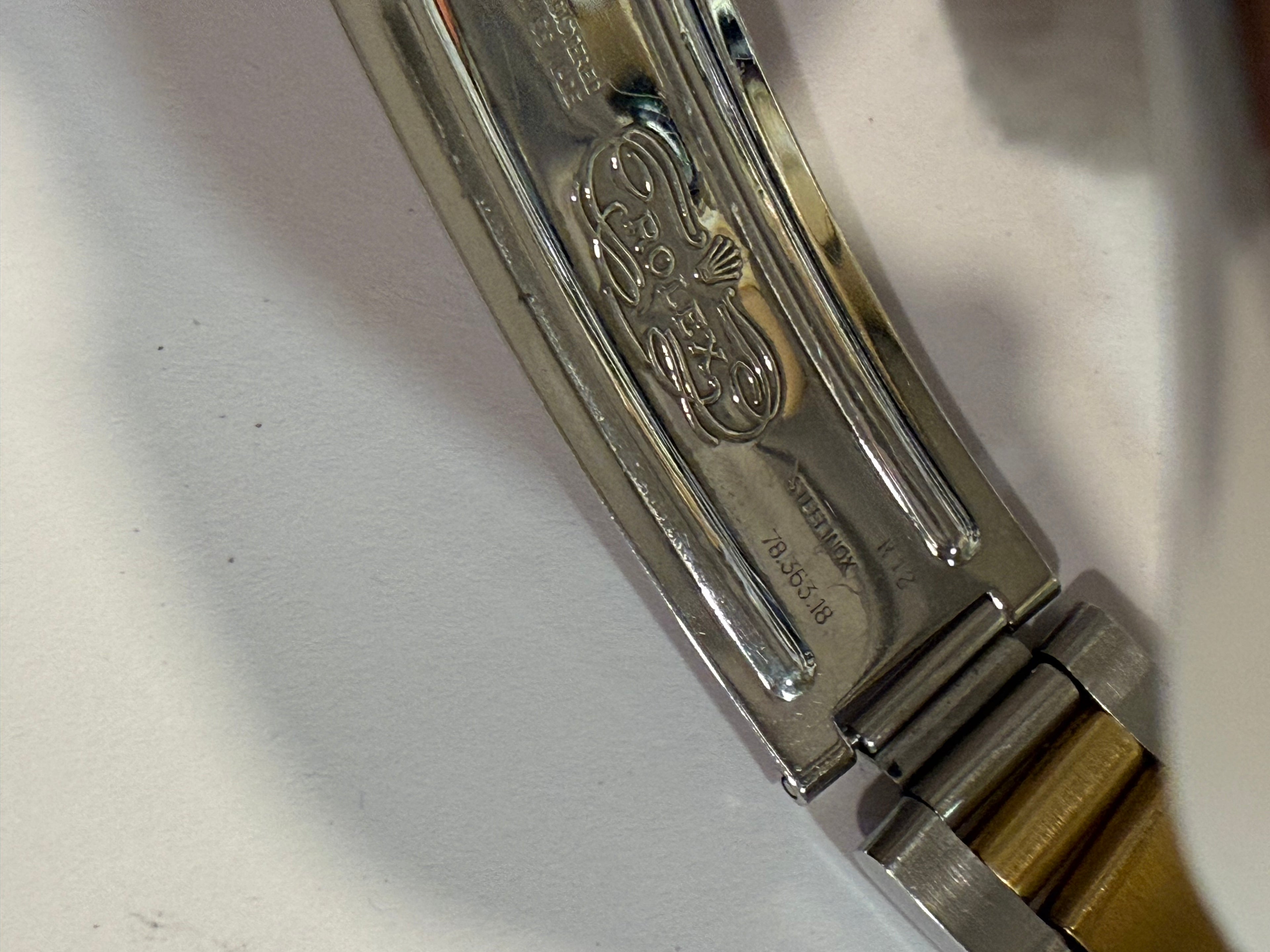 Rolex Datejust Ref. 16233 – Gold/Stainless Steel (1992) Case serial X
Excellent condition, fully functional and recently serviced.