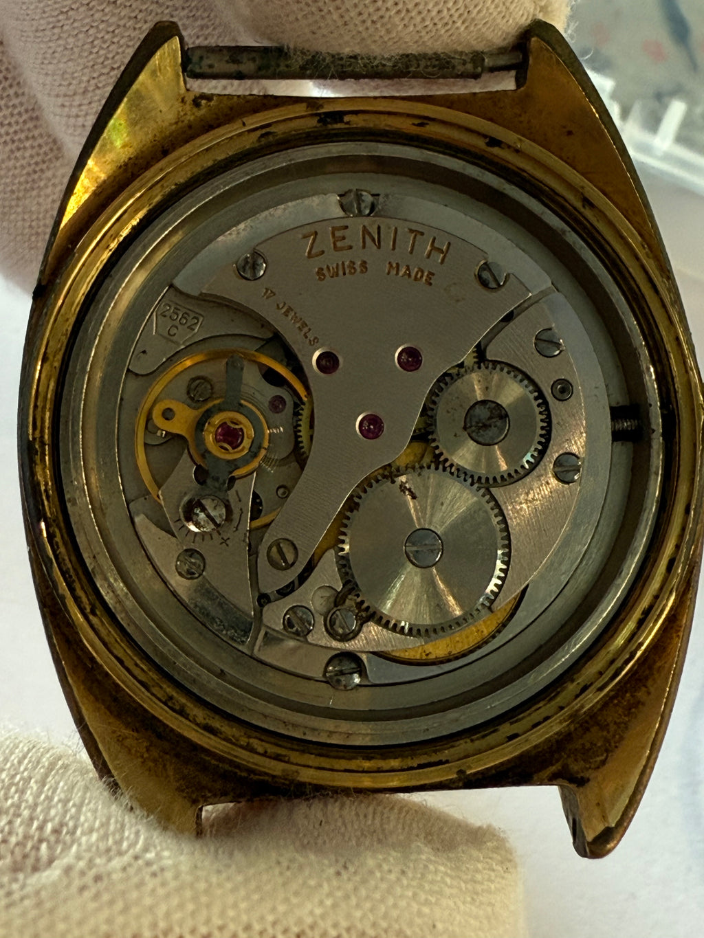 ZENITH 28800. Cal. 2562 Case 37mm. Manual with date. Work codition