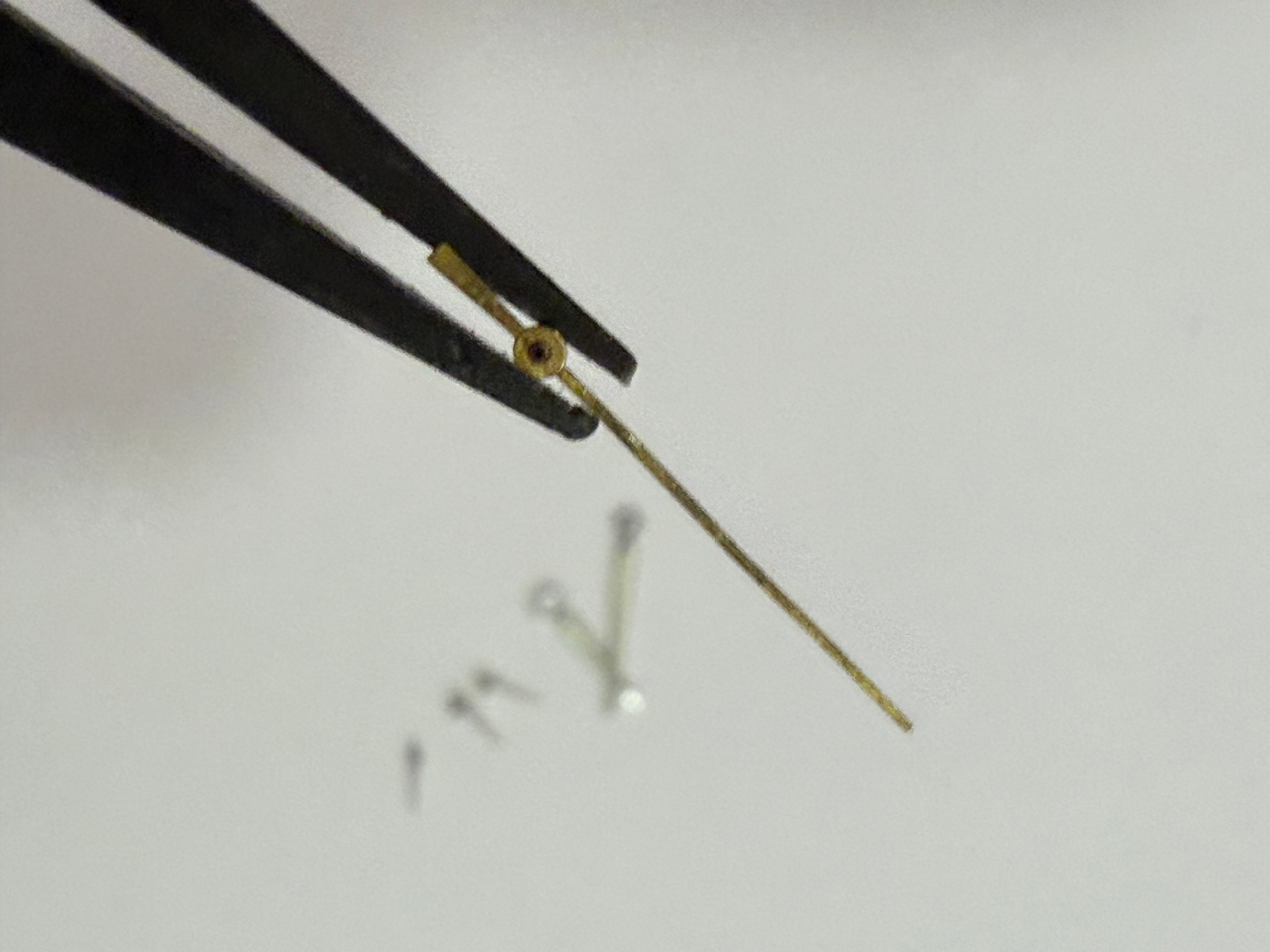 Original Zenith El Primero hands set for Caliber 400. All hands are in very good condition with no damage, except the central chronograph hand which has lost its silver plating. Fully original Zenith parts and a perfect fit for the same El Primero case an