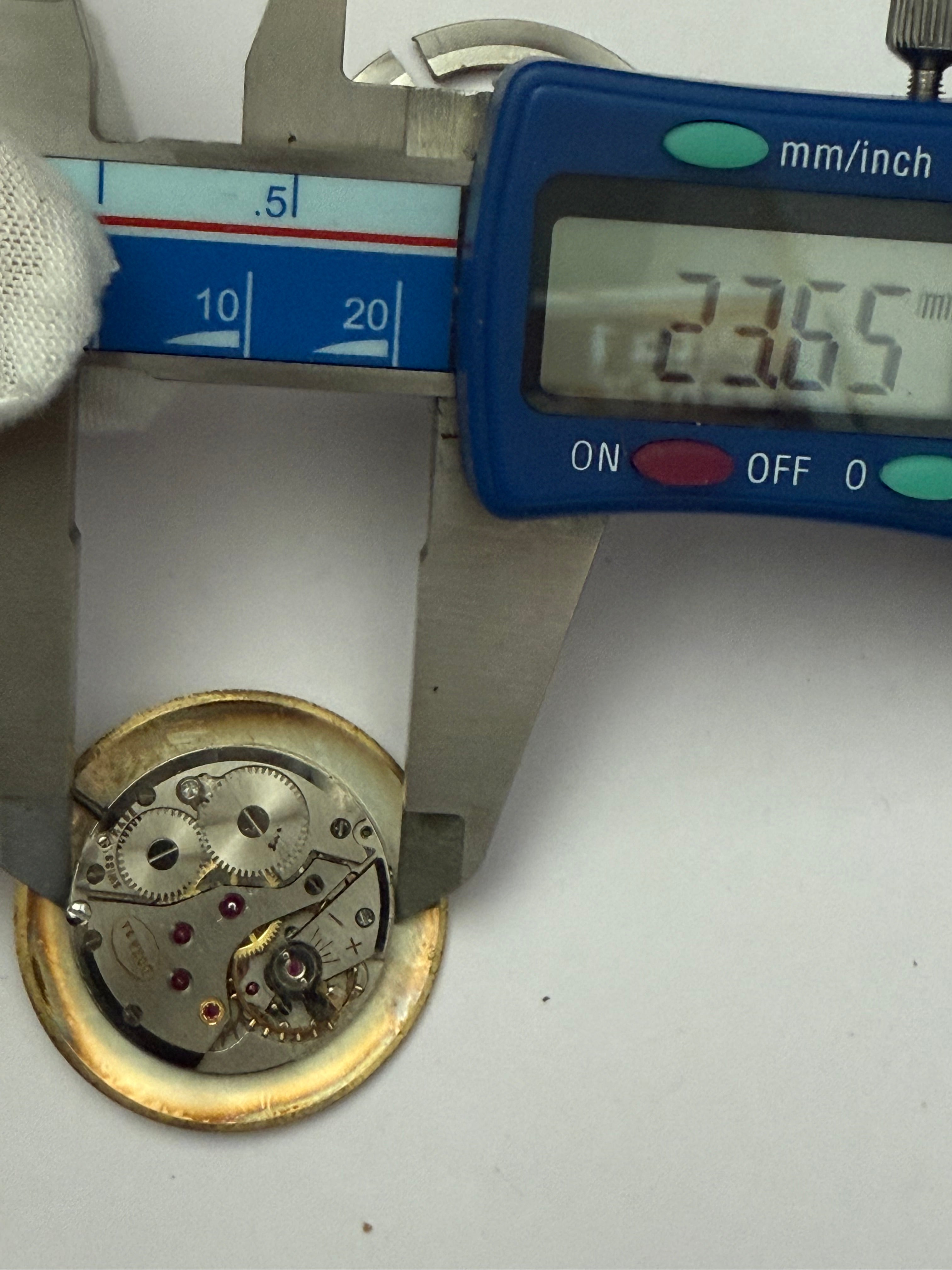 DOXA Swiss Mechanical Movement • Vintage Manual-Wind • Minimalist Silver Dial • Fully Working