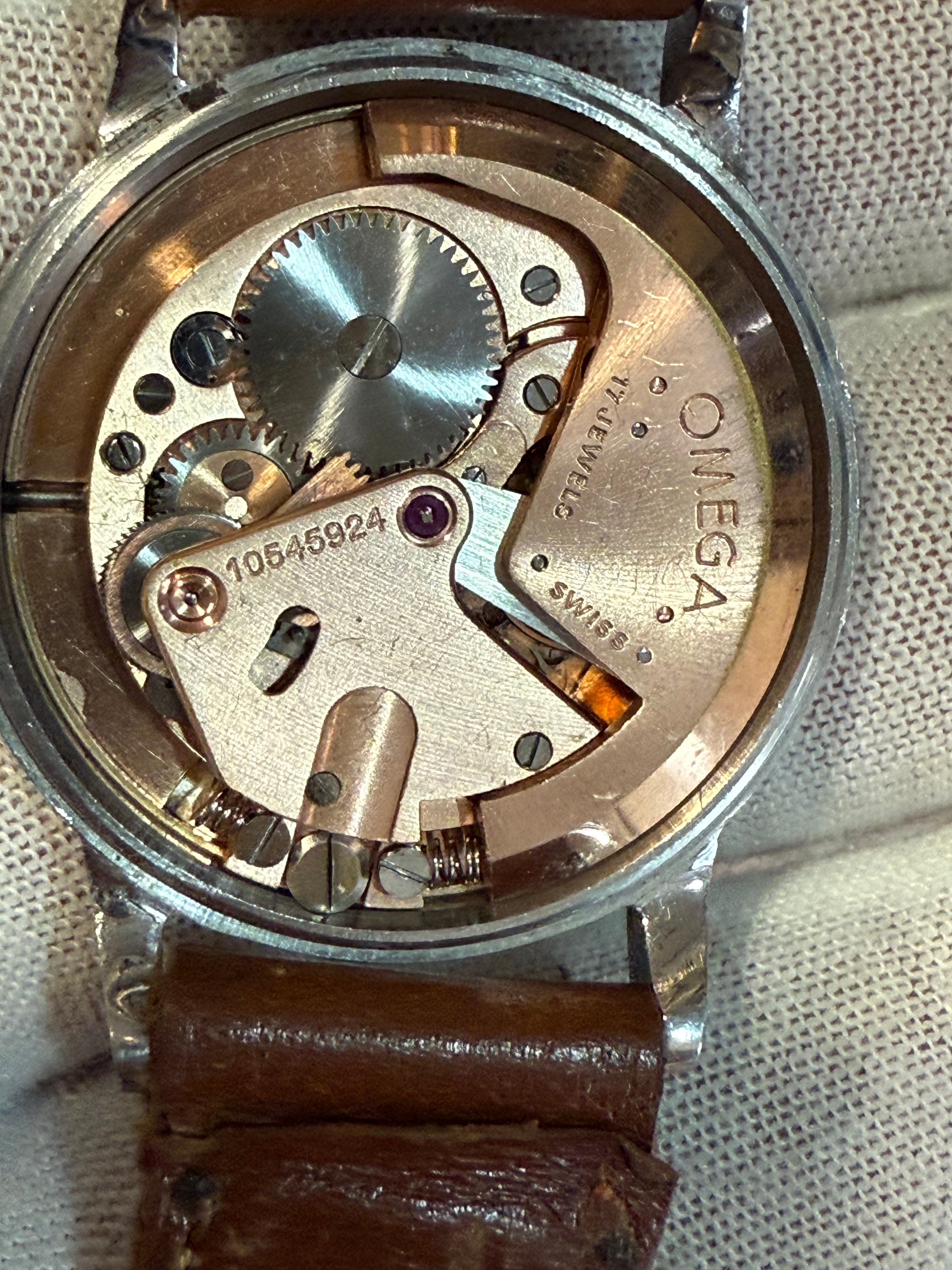 Omega Automatic vintage – 2402-2  1045924. Serviced, Fully Working), 32.5mm