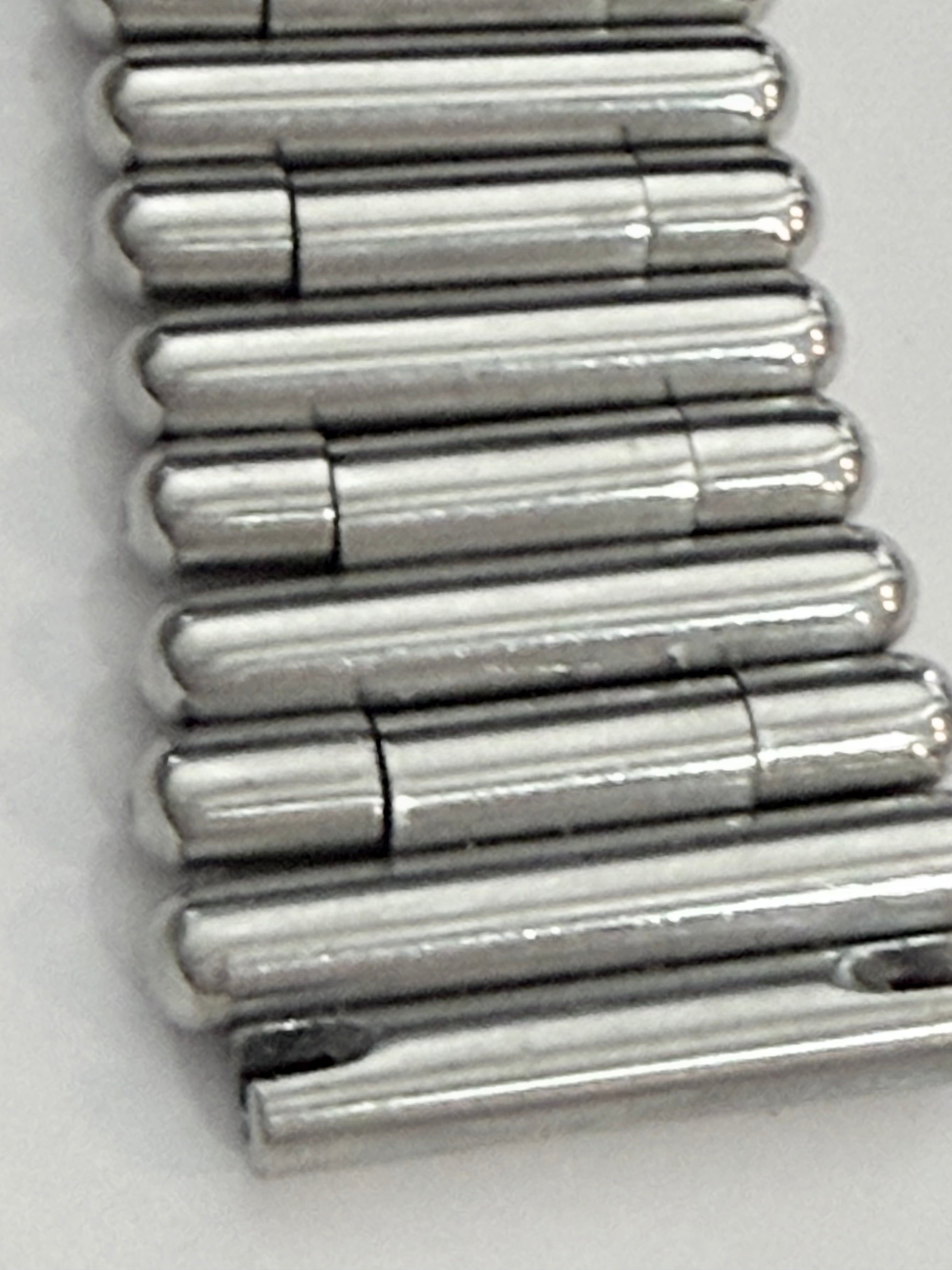 Breitling Rouleaux Bracelet 20mm Breitling Rouleaux (Bullet-Style) width, with authentic Breitling logo visible under magnification. Excellent condition and fully genuine.