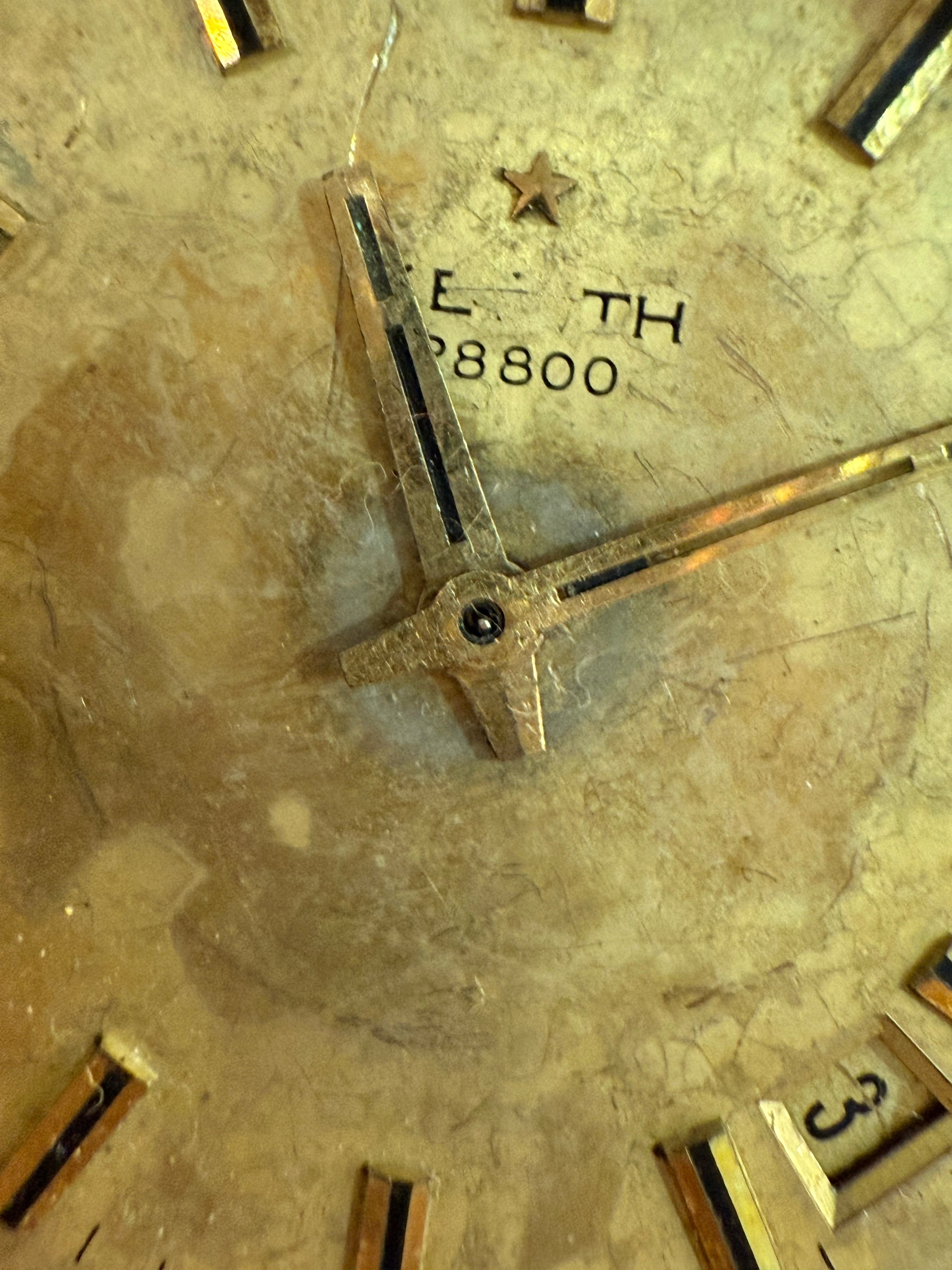 ZENITH 28800. Cal. 2562 Case 37mm. Manual with date. Work codition