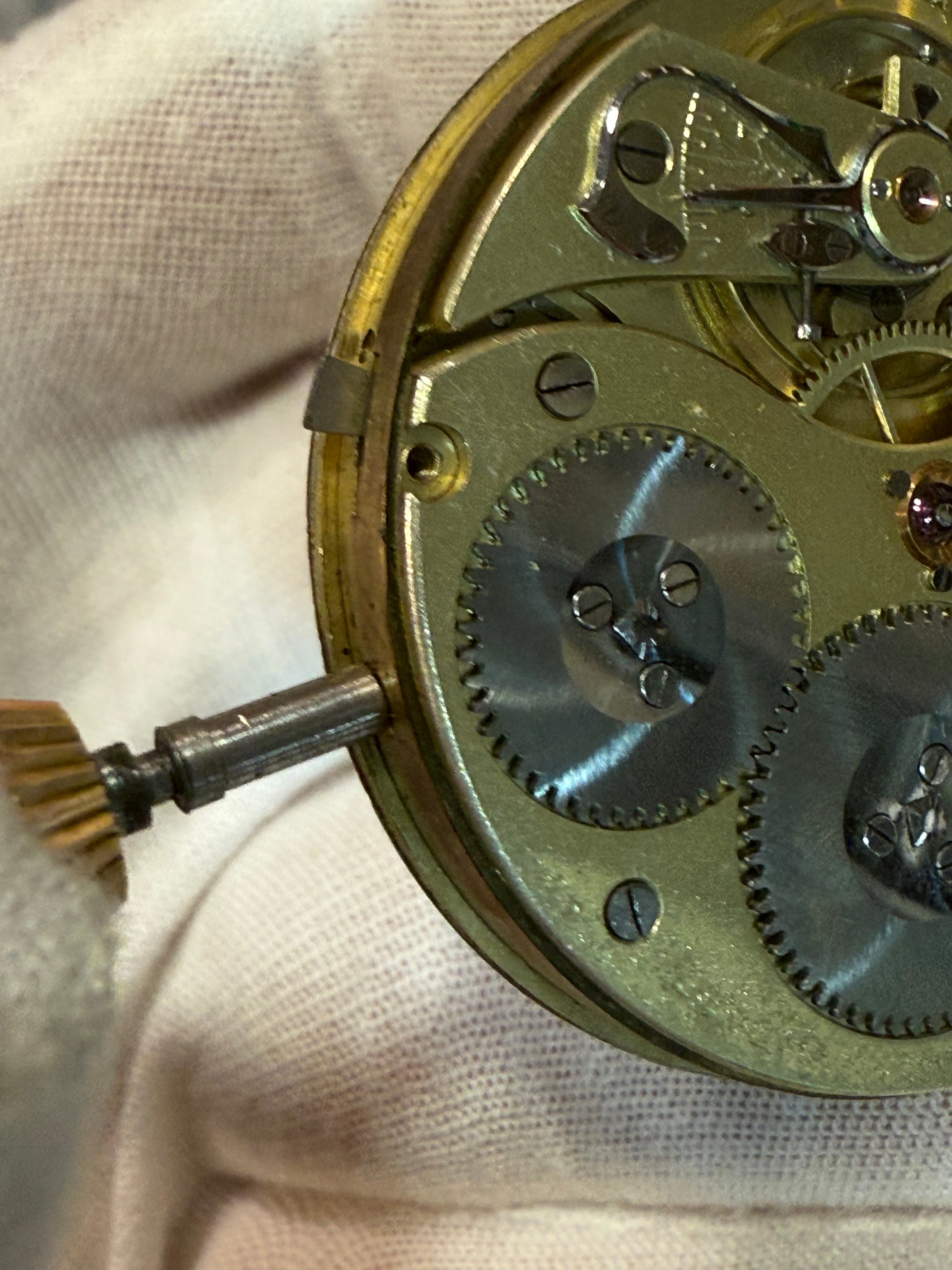 IWC Pocket Watch Movement – Serial 403945 (c.1915–1920)Fully serviced – perfect working conditionOriginal IWC 18k gold crown included