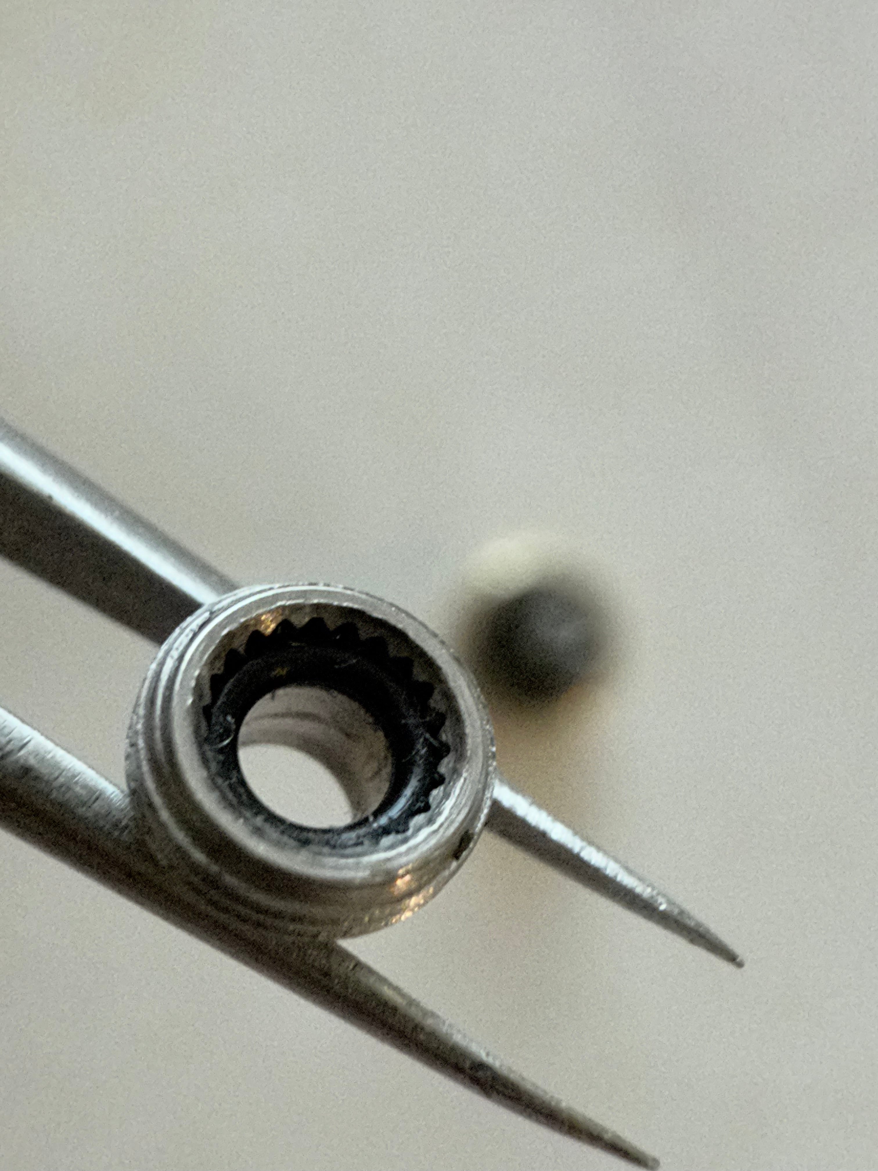 For Part. Rolex Crown for Datejust 16233 (18k Gold)From the photos, this appears to be a Rolex crown for a Datejust ref. 16233 in 18k yellow gold, or a high-quality replacement compatible with that model. Below is a clear breakdown.