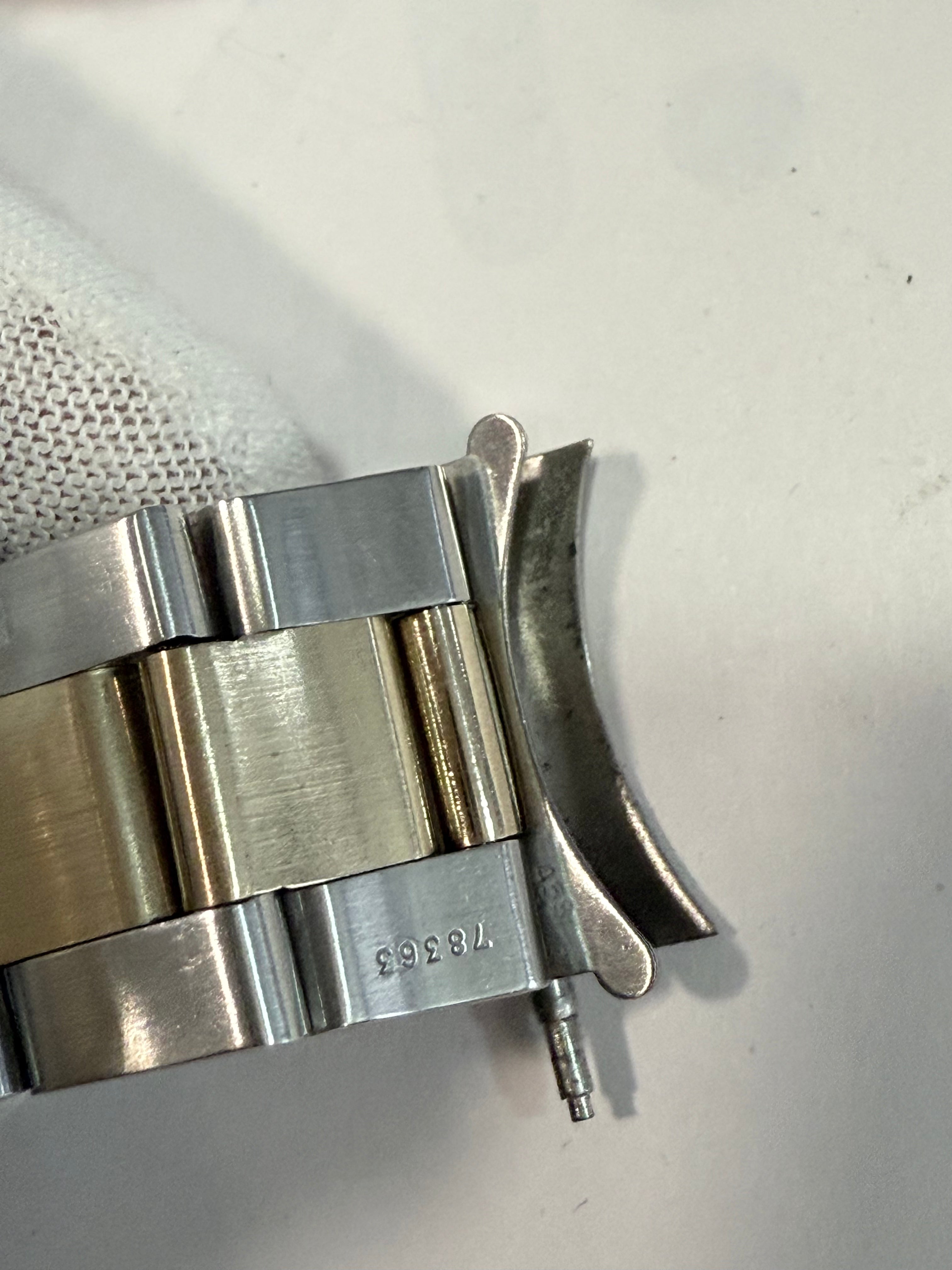 Rolex Datejust Ref. 16233 – Gold/Stainless Steel (1992) Case serial X
Excellent condition, fully functional and recently serviced.