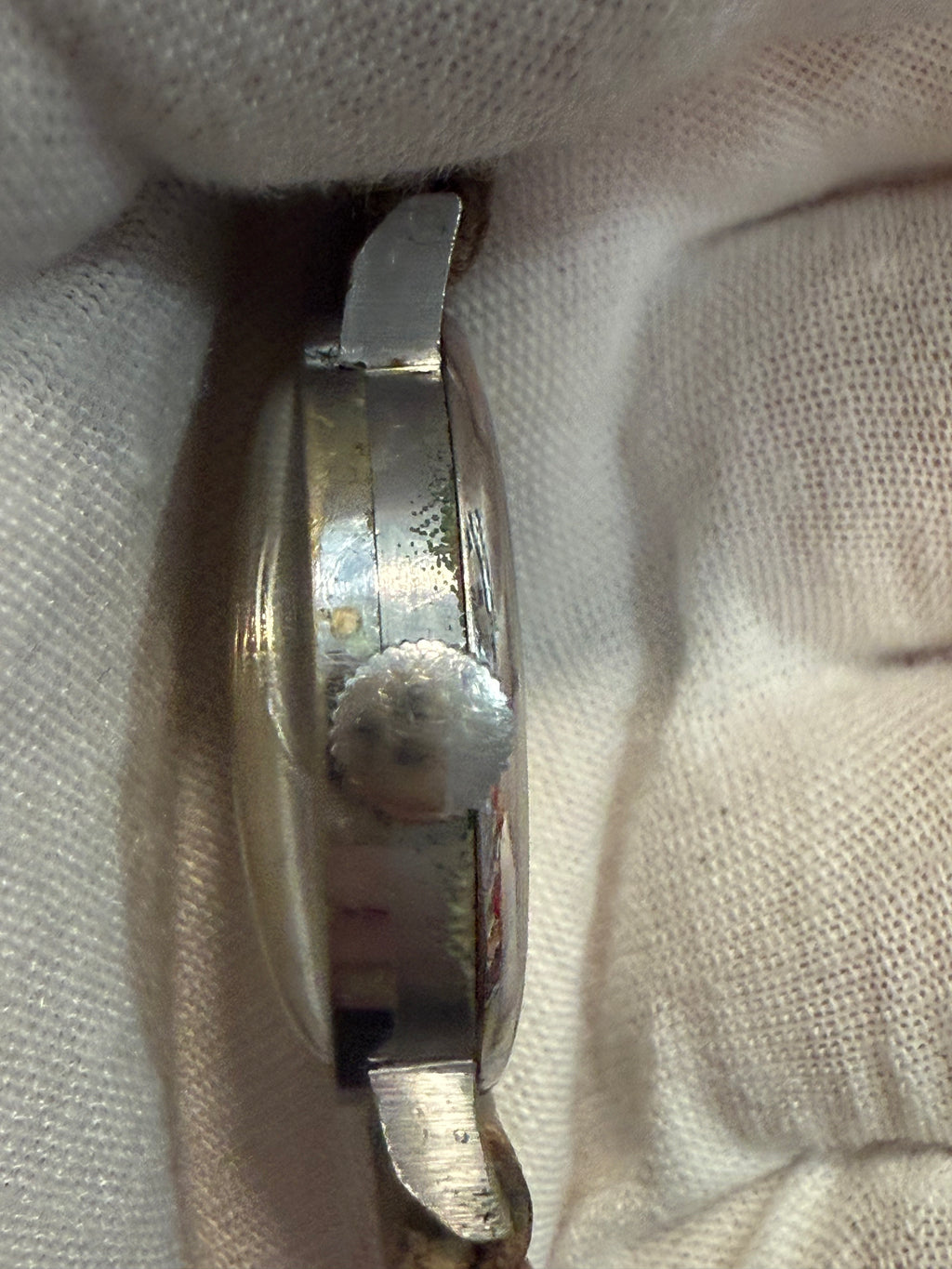 Vintage Revue  1940s–1950s featuring the Revue Cal. 07 hand-wound movement, 33mm case,