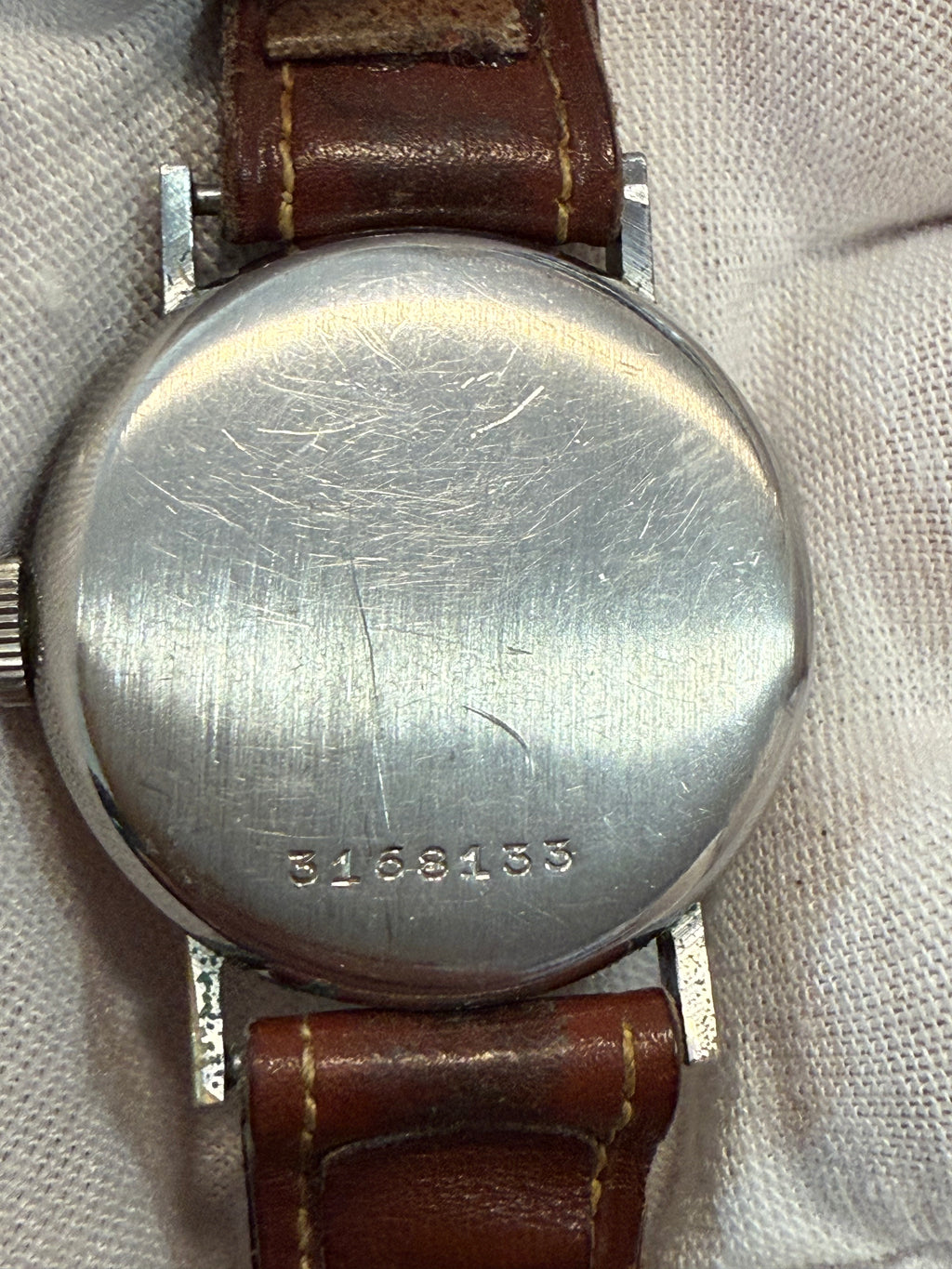 Vintage Revue  1940s–1950s featuring the Revue Cal. 07 hand-wound movement, 33mm case,