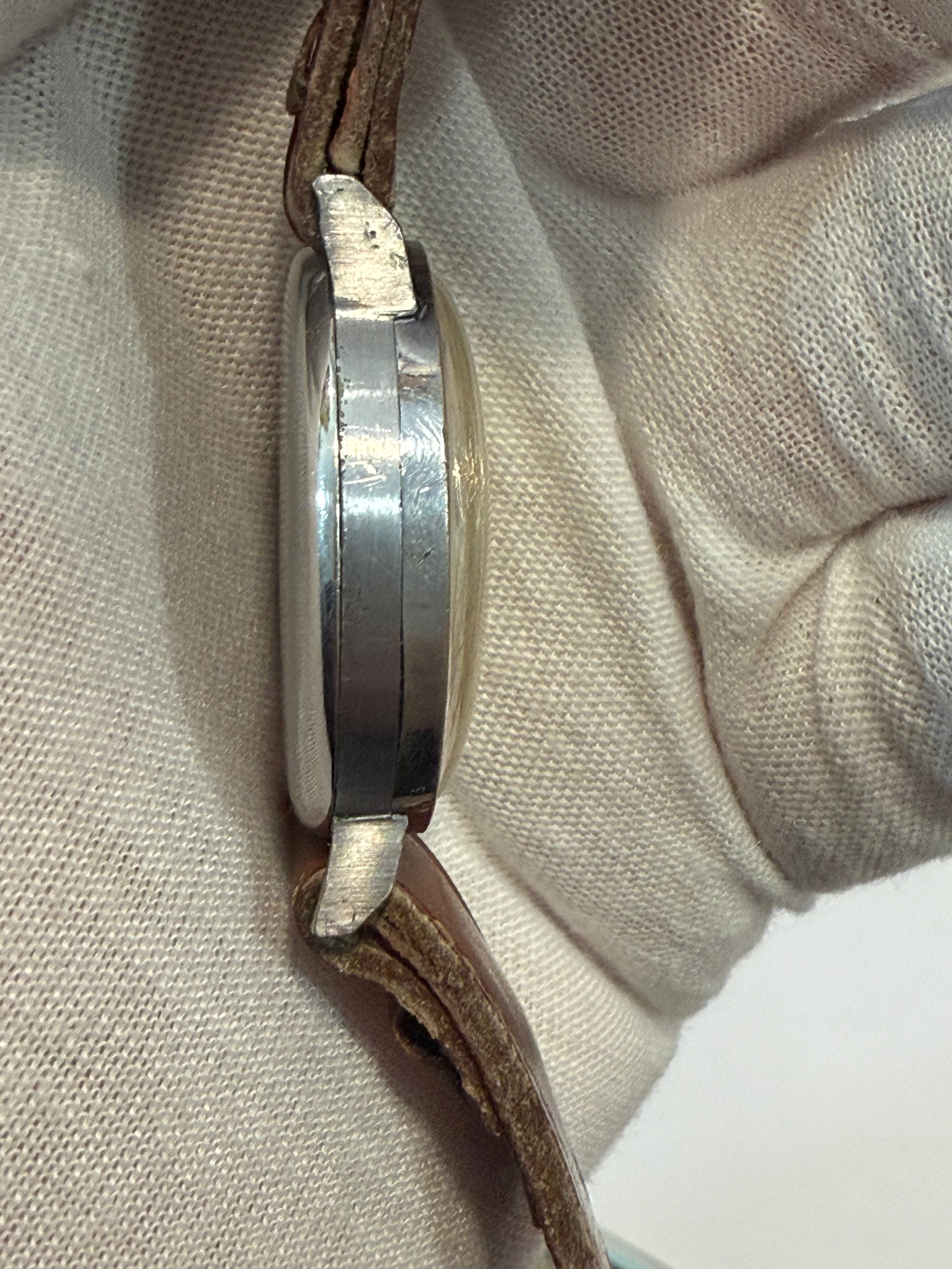 Vintage Revue  1940s–1950s featuring the Revue Cal. 07 hand-wound movement, 33mm case,