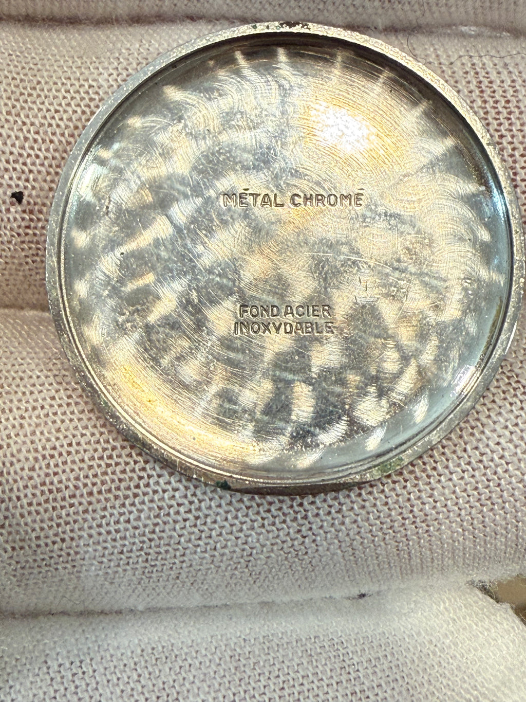 Vintage Revue  1940s–1950s featuring the Revue Cal. 07 hand-wound movement, 33mm case,